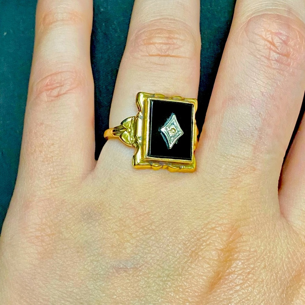 Black onyx and gold vintage ring, marked 10k, size 5.5.